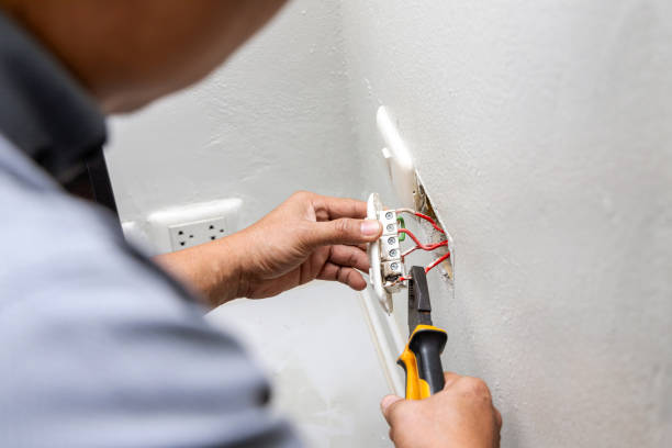 Best Licensed Electrician  in Country Clu, CA